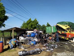 Ngeri! Penampakan Evakuasi Laka Beruntun di Pantura