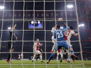 Alasan Wasit dan VAR Batalkan Gol Ajax ke Gawang Madrid