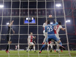 Alasan Wasit dan VAR Batalkan Gol Ajax ke Gawang Madrid