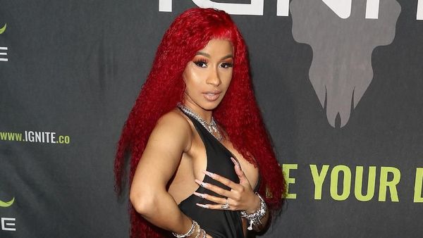 Cardi B Seksi Rayakan Valentine, Bidadari Rusia Jadi Idol K-Pop