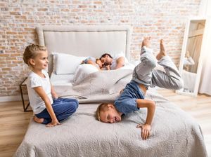 Bunda, Simak Yuk Aturan Main Lakukan Ehem Saat Ada Si Kecil