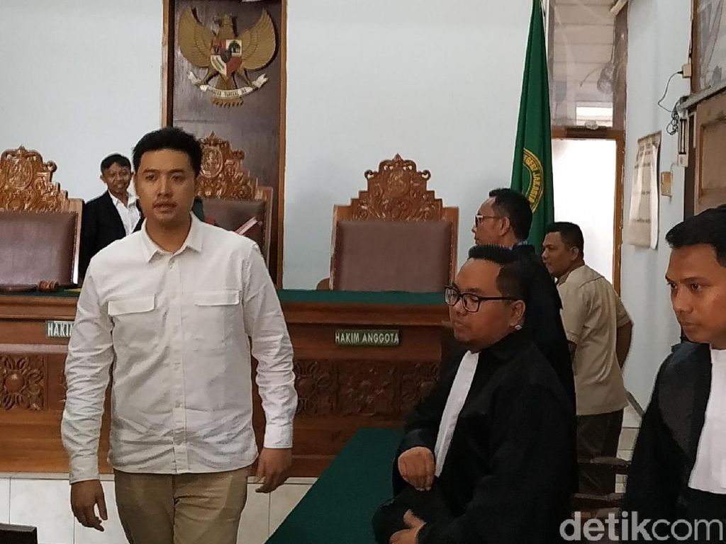 Sidang Vonis Richard Muljadi Ditunda Sidang Vonis Richard Muljadi Ditunda