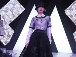 Pertamakalinya, Ivan Gunawan Rancang Gaun Mewah Bergambar Doraemon