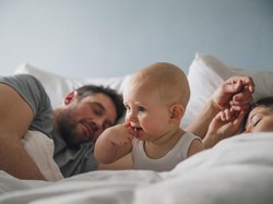 Bun, Tak Perlu Khawatir Bercinta Meski Sekamar dengan Bayi