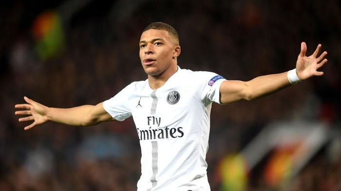 Image result for Kylian Mbappe Enggan Balas Lirikan Real Madrid