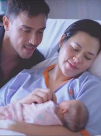 Raisa bersama suami dan anaknya/