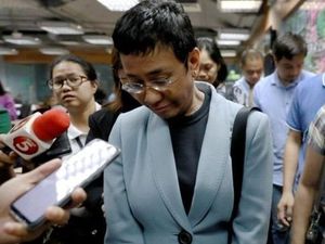 Pemred Rappler Filipina Ditangkap Polisi di Manila Pemred Rappler Filipina Ditangkap Polisi di Manila