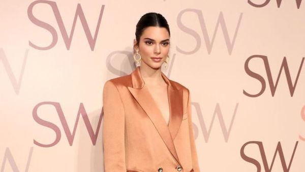 Foto: Kendall Jenner Seksi Tanpa Celana di New York Fashion Week