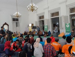 Bertemu Ridwan Kamil, Korban Bencana Minta Perbaikan Rumah