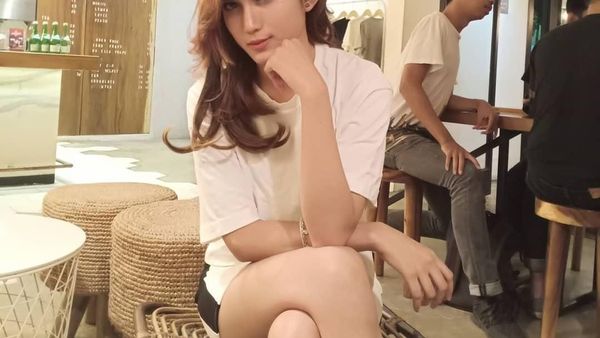 Momen Kulineran Evelyn, Pacar Baru Andhika Kangen Band yang Cantik