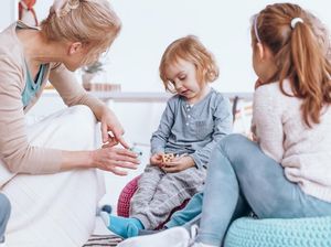 Tips Menghadapi Anak Pemalu dan Pendiam