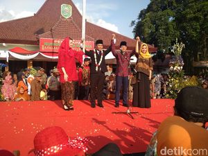 Lepas Jabatan Bupati, Emil Pamit Kepada Warga Trenggalek Lepas Jabatan Bupati, Emil Pamit Kepada Warga Trenggalek
