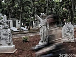 Napak Tilas Sisa-sisa Kolonial Belanda di Museum Taman Prasasti