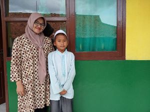 Menengok Putra, Bocah Yatim-Piatu yang Jualan Cilok Hidupi Keluarga