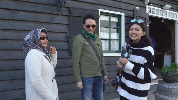 Kebersamaan Rina Nose dan Josscy Aartsen di Belanda