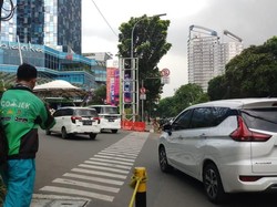 Tak Terima Ditegur Sekuriti, Puluhan Driver Ojol Geruduk Mal Kokas