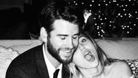 Rayakan Valentine, Miley Cyrus Pamer Foto Pernikahannya yang Belum Terekspos