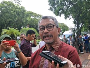 Sowan ke Ketua DPRD DKI, Ahmad Syaikhu Diberi Buku Kebijakan Ahok
