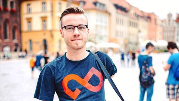 No Barriers! Kisah Pelukis Difabel Asal Polandia