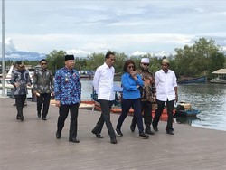 Bareng Susi, Jokowi Kunjungi Kampung Nelayan di Bengkulu