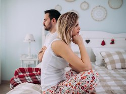 Tubuh Lelah Bikin Bunda Malas Bercinta? Intip Cara Mengatasinya