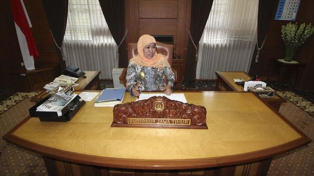 Polemik GBT Bau Sampah, Khofifah Siap Bertemu Risma