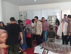 Sambangi Rumah Duka, Menpora Ajak Atlet Muda Lanjutkan Semangat Purnomo