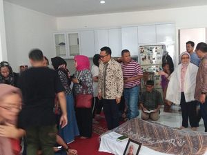 Sambangi Rumah Duka, Menpora Ajak Atlet Muda Lanjutkan Semangat Purnomo Sambangi Rumah Duka, Menpora Ajak Atlet Muda Lanjutkan Semangat Purnomo