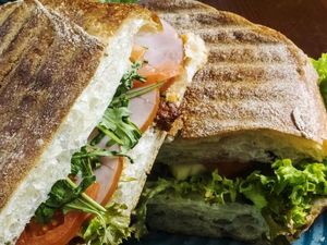 Anggota Parlemen Slovenia Mundur Gara-gara Mencuri Roti Lapis