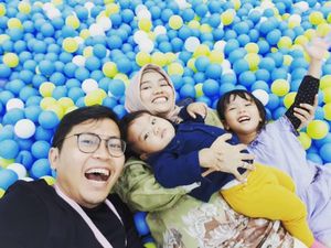 10 Potret Keseruan dan Kedekatan Achmad Zaky Bersama Keluarga