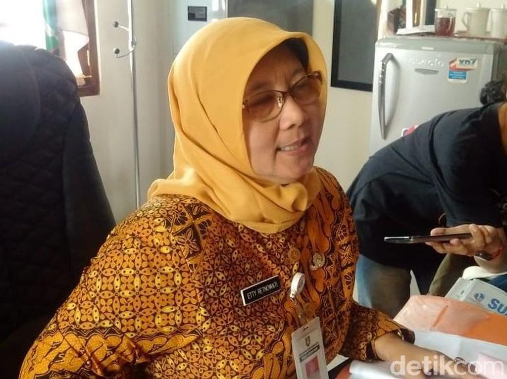 Tentang Kakak Iriana Jokowi yang Dirotasi Akibat Sistem Zonasi Guru Tentang Kakak Iriana Jokowi yang Dirotasi Akibat Sistem Zonasi Guru
