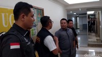 Dalam kasus match fixing ini, polisi sudah menetapkan 11 orang tersangka, mulai pihak wasit hingga anggota Komisi Disiplin PSSI.