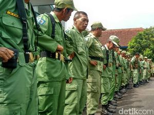 Jaga Bandung Aman, Ribuan Hansip Dikerahkan Saat Malam Tahun Baru