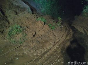 Longsor, Jalan Desa Menuju Pangalengan Tertutup