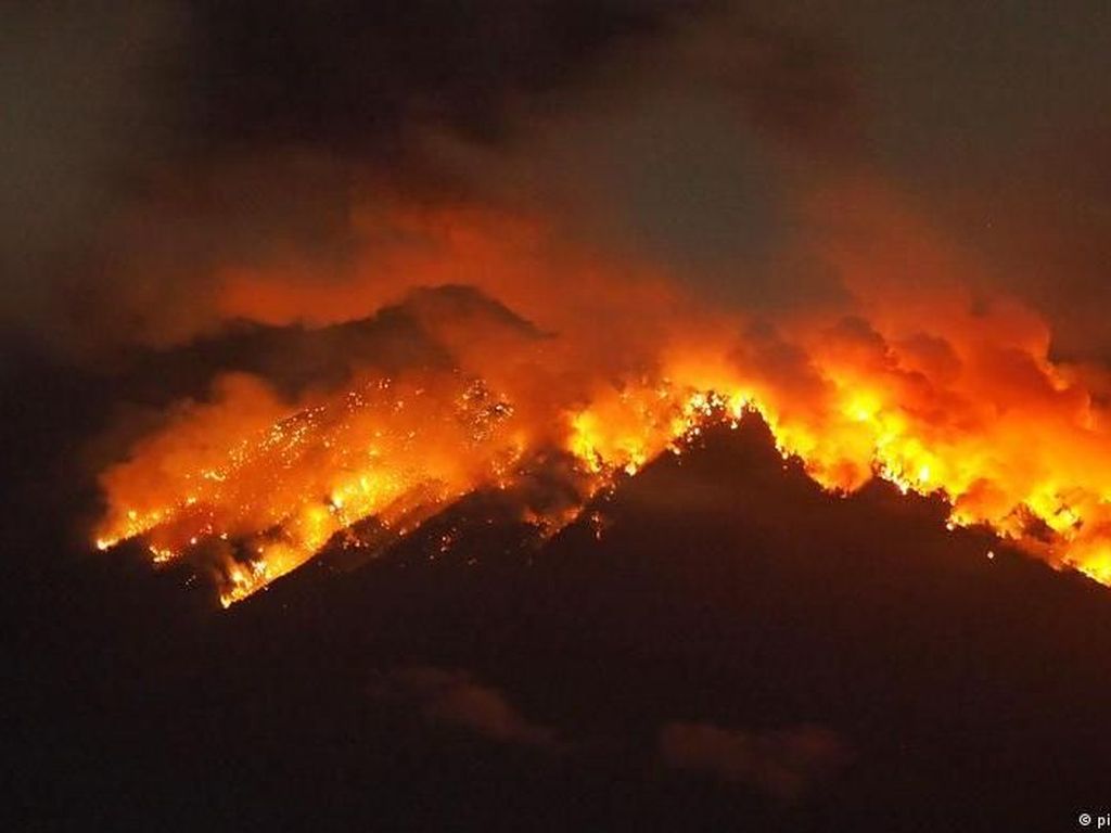 Citra Satelit Ungkap Penyebab Letusan Gunung Agung di Bali Citra Satelit Ungkap Penyebab Letusan Gunung Agung di Bali