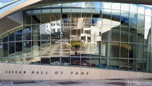 Menjelajahi Nascar Hall of Fame di Charlotte