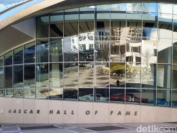 Menjelajahi Nascar Hall of Fame di Charlotte