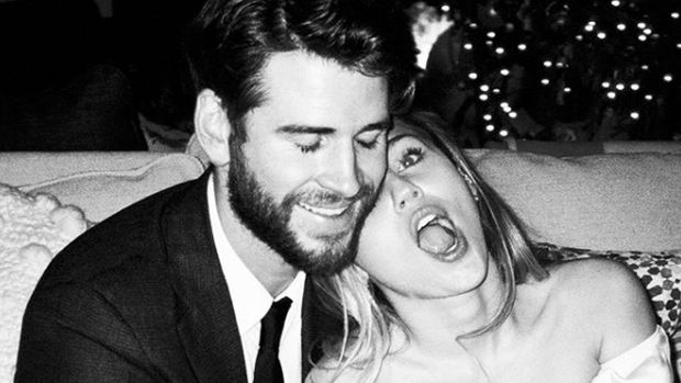 Foto pernikahan Miley Cyrus dan Liam Hemsworth.