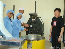 Rini Resmikan Pabrik Cokelat PTPN XII di Banyuwangi