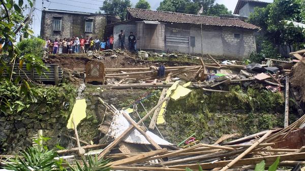 Longsor Terjadi di Bogor, 4 Orang Tewas dan 5 Luka-luka