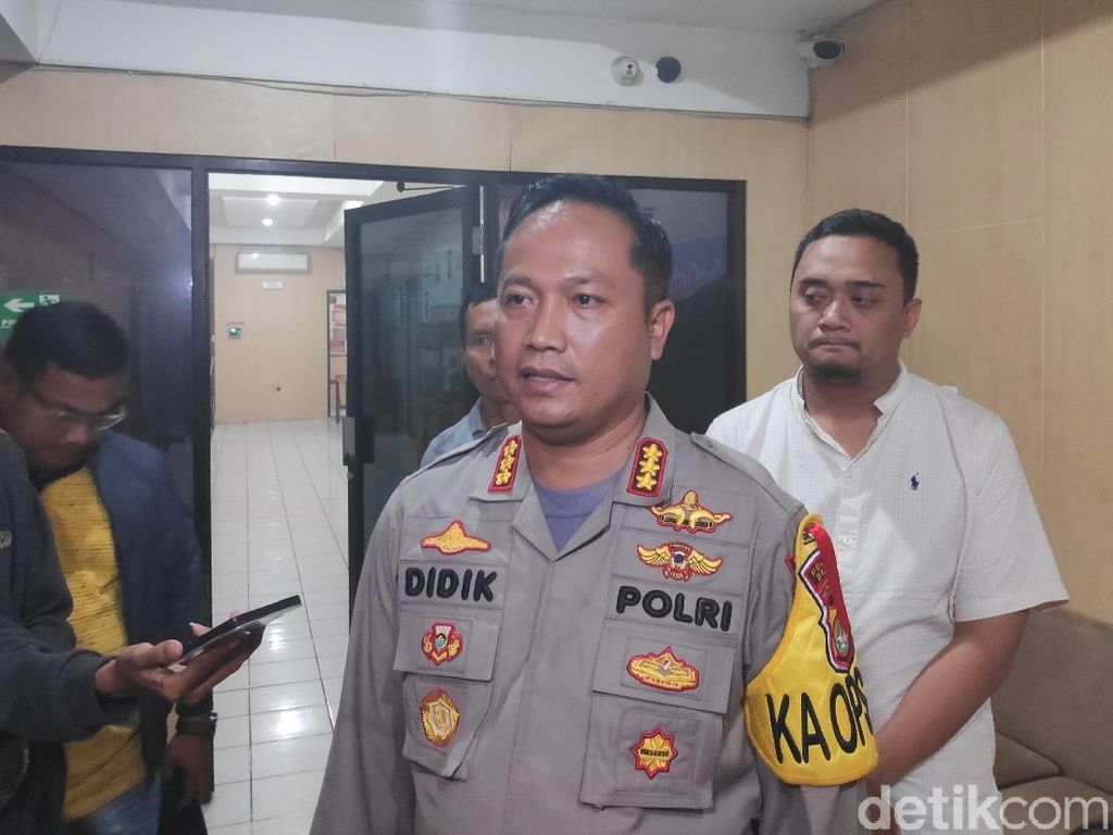 Pungli Akta Jual Beli, Lurah Kalibaru Kena OTT Polresta Depok Pungli Akta Jual Beli, Lurah Kalibaru Kena OTT Polresta Depok