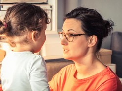 Cara Tepat Merespons Anak yang Mengatakan Hal Negatif