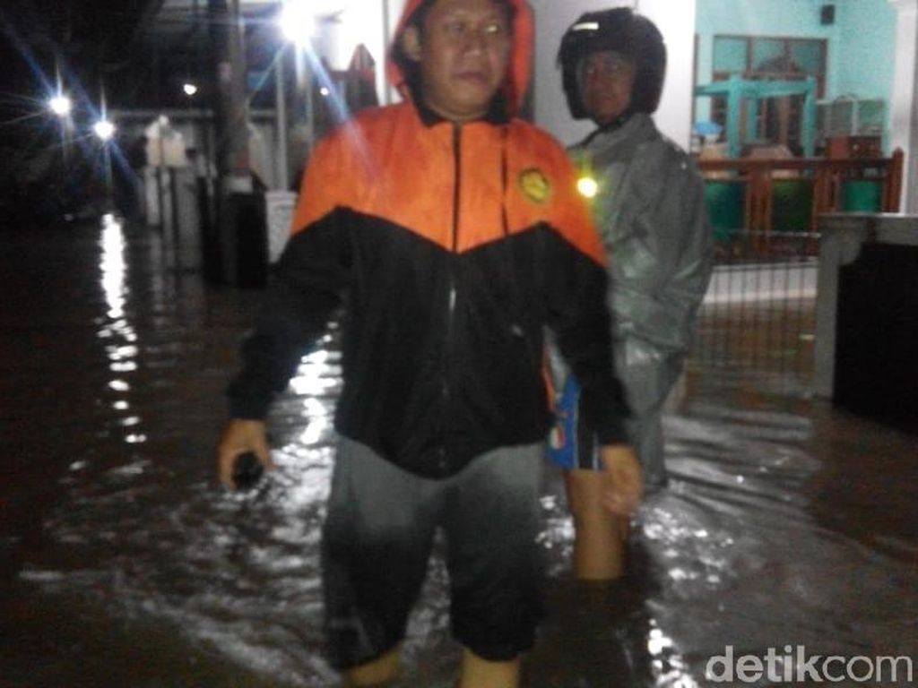 Diguyur Hujan Lebat, Belasan Rumah Tergenang Banjir di Sleman Diguyur Hujan Lebat, Belasan Rumah Tergenang Banjir di Sleman