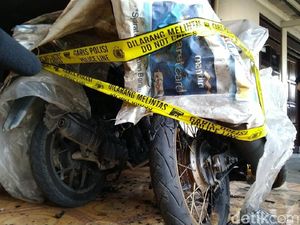 Polisi Semarang Sita Korek di TKP 2 Motor Dibakar Orang Misterius Polisi Semarang Sita Korek di TKP 2 Motor Dibakar Orang Misterius