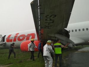 KNKT Investigasi Lion Air Tergelincir di Pontianak KNKT Investigasi Lion Air Tergelincir di Pontianak