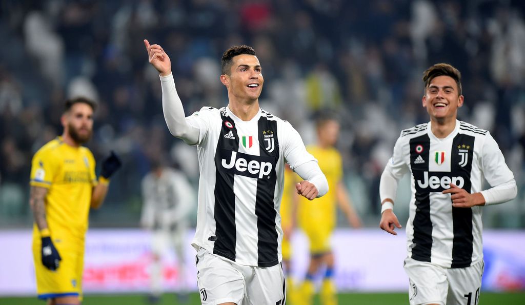 Soccer Football - Serie A - Juventus v Frosinone - Allianz Stadium, Turin, Italy - February 15, 2019  Juventus' Cristiano Ronaldo celebrates scoring their third goal with Paulo Dybala          REUTERS/Massimo Pinca