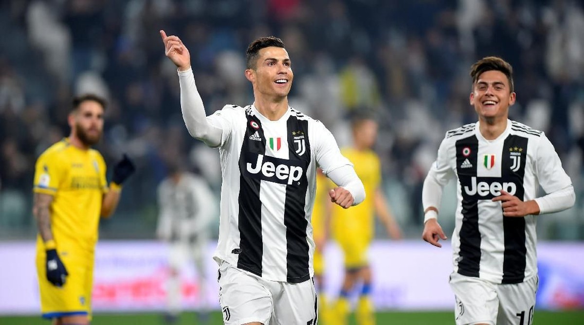 Paulo Dybala (Kanan) meredup sejak kedatangan Cristiano Ronaldo ke Juventus. (Foto: Massimo Pinca/Reuters)