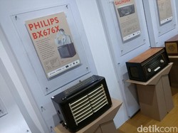 Penampakan Radio Antik yang Serupa Milik Soedirman dan Sukarno