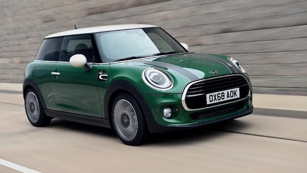 Mobil Ikonik MINI Edisi 60 Tahun