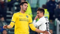 Paulo Dybala menjadi pembuka pesta Juve. Dia mencetak gol cantik via tendangan jarak jauh pada menit keenam meneruskan umpan Ronaldo. (Foto: Massimo Pinca/Reuters)